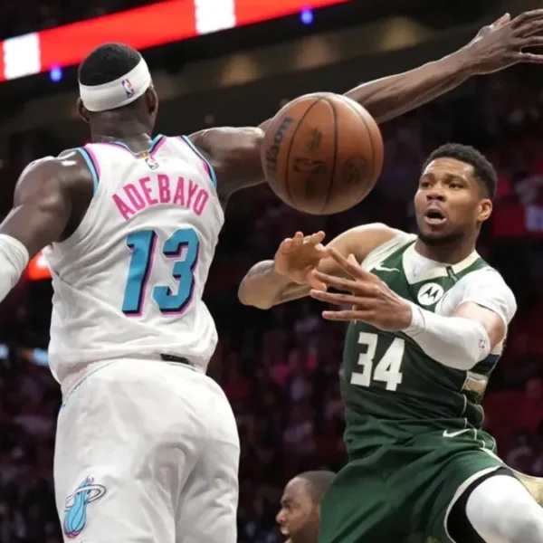Giannis and the Bucks Need to End This Awkward Trade Situation Now