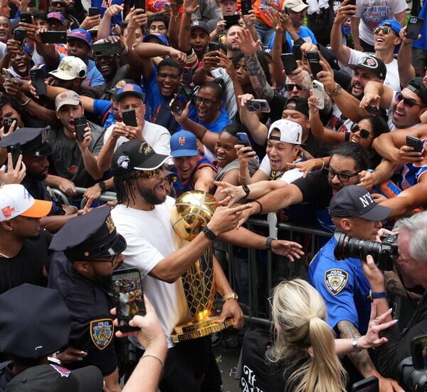 See the Knicks Championship Parade Unfold