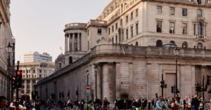 Inflation Will Linger Despite U.S.-Iran Deal, British Officials Warn