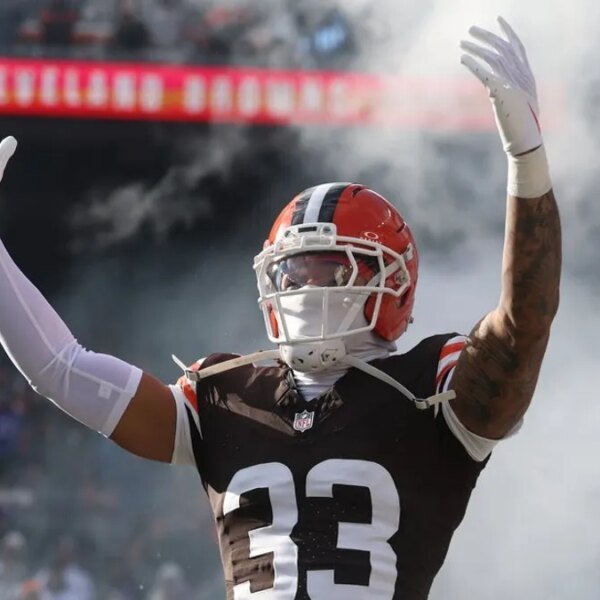 Browns re-sign beginning S Ronnie Hickman