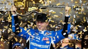 Denny Hamlin will get 2nd win of season at tight Cracker Barrel 400