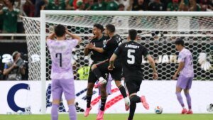 Goalie error leads Mexico previous South Korea, seals first place in Group A