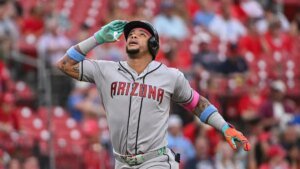 Diamondbacks erupt for six in 4th to down Cardinals