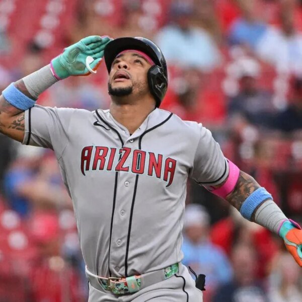 Diamondbacks erupt for six in 4th to down Cardinals