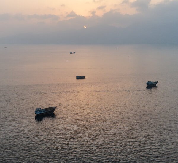 Iran Risks Peace Talks With U.S. to Maintain Leverage Over Strait