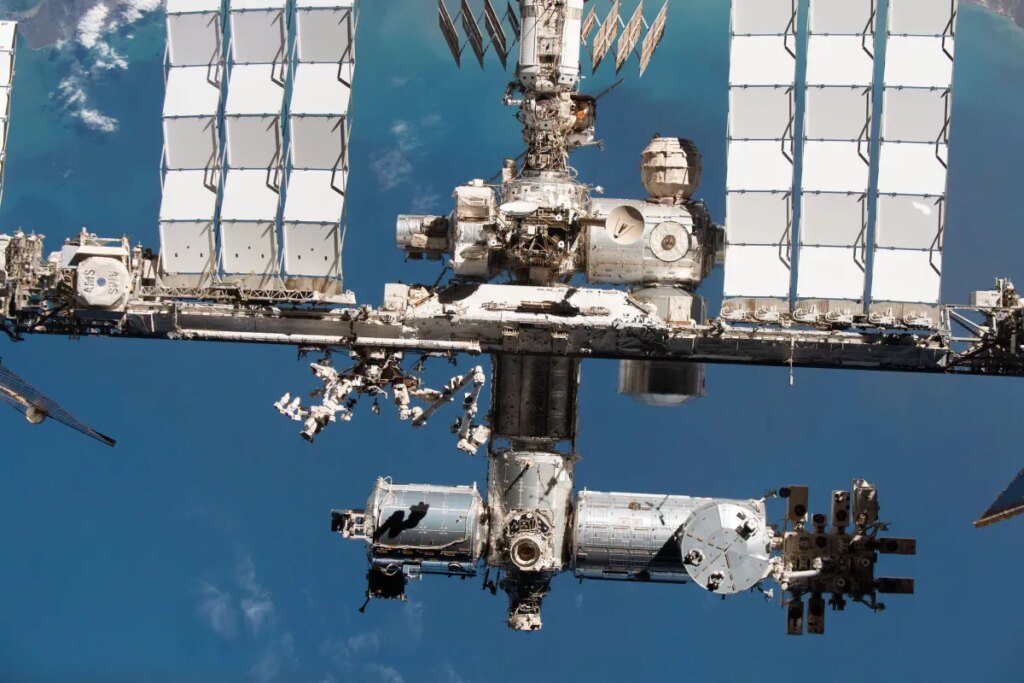 NASA briefly sheltered house station astronauts in SpaceX’s Dragon as a result of leaks