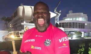 18+ PHOTO! Mark Henry tells WWE couple to “get a room”