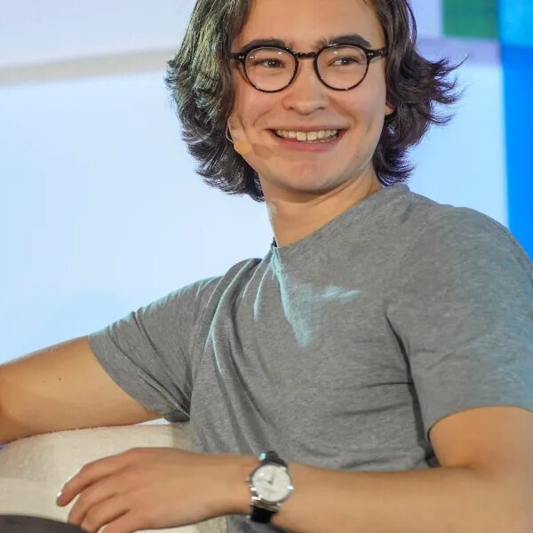 21-year-old AI startup cofounder’s gross sales pitch to shoppers: ‘Do not belief…
