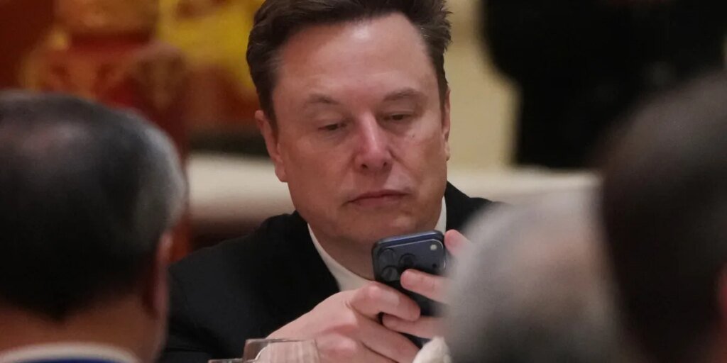 Elon’s wealth: 1 trillion greenback payments would stretch 97 million miles, to the moon and again over 200x