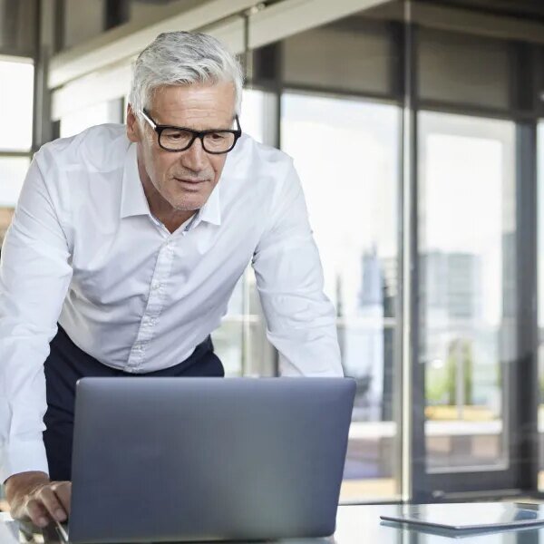 LinkedIn analysis says half of C-suite leaders are flying blind on AI