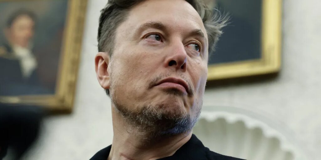 In SpaceX’s IPO: a Tesla merger clue and a $3.75 billion insider windfall for family and friends