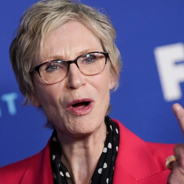 Glee star Jane Lynch says profession success isn’t a few 10-year plan:…