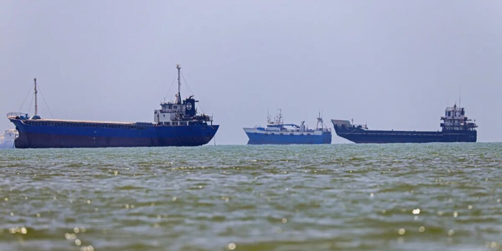 Oil retains flowing by way of Hormuz regardless of Iran saying it’s shut