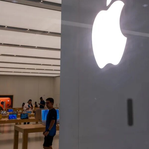 Apple seeks U.S. approval to purchase chips from blacklisted CXMT: FT