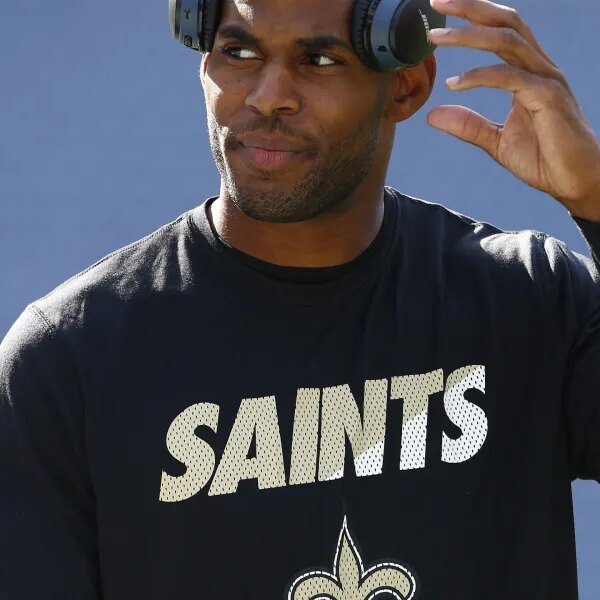 A Saints legend is promoting followers a bit {of professional} sports activities…
