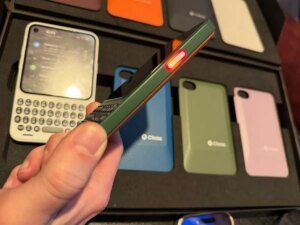Clicks exhibits off its BlackBerry-inspired cellphone in a brand new hands-on video