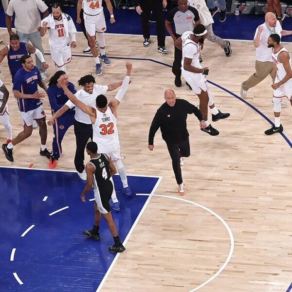 Knicks erase 29-point deficit to beat Spurs, take 3-1 NBA Finals lead