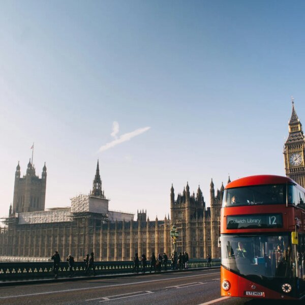 UK Lords Urge BoE To Ease Stablecoin Rules Amid Concerns