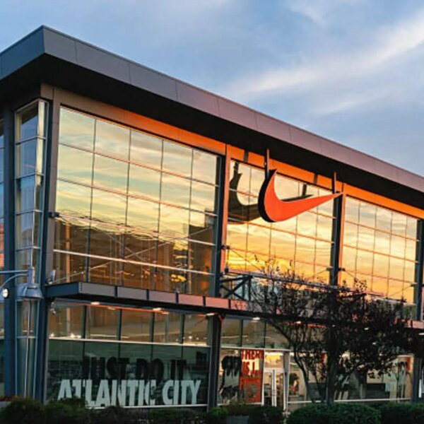 Nike: 29 Times Earnings And Negative Guidance