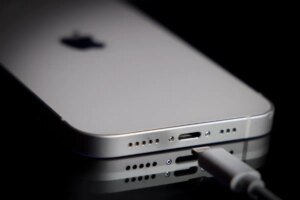 A brand new unpatchable flaw in Apple chips opens the door to an iPhone jailbreak 
