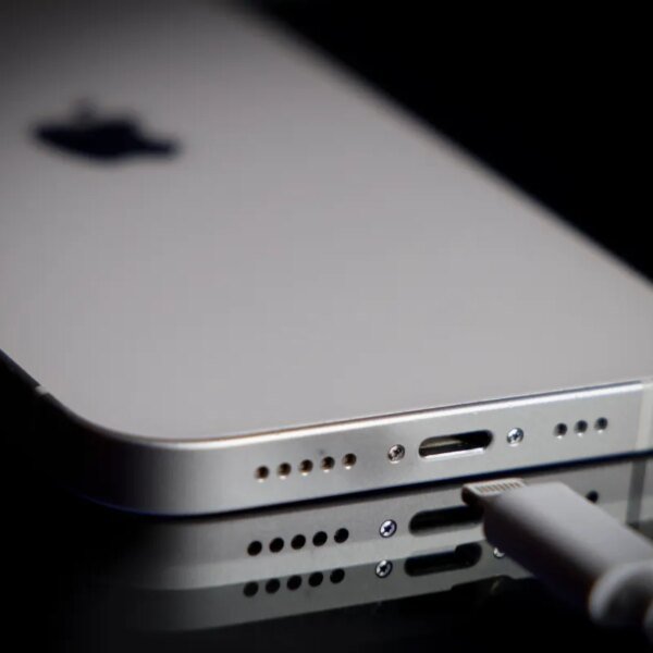 A brand new unpatchable flaw in Apple chips opens the door to…