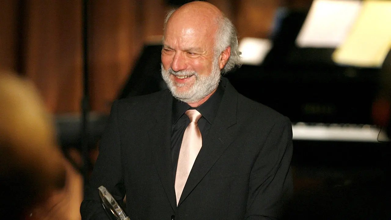 James Burrows, legendary director of ‘Cheers’ and ‘Friends,’ dies at 85