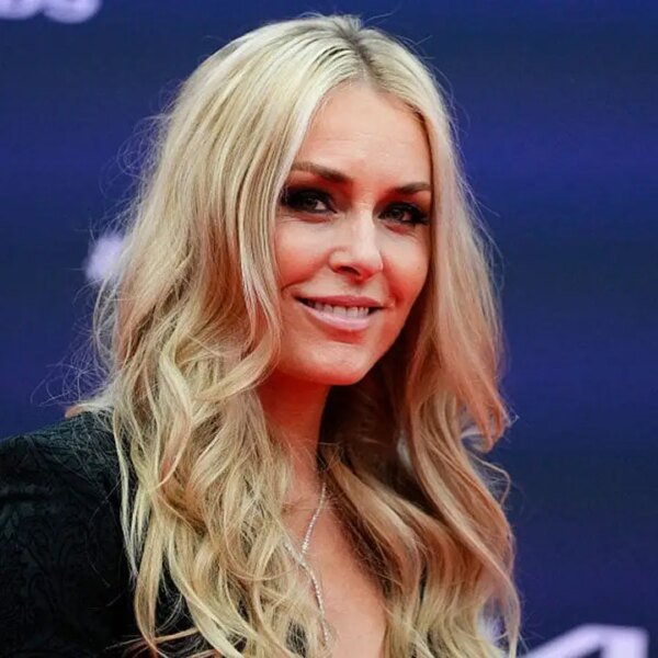 Lindsey Vonn turns heads by her pool, Gisele snubs Tom Brady &&hellip;