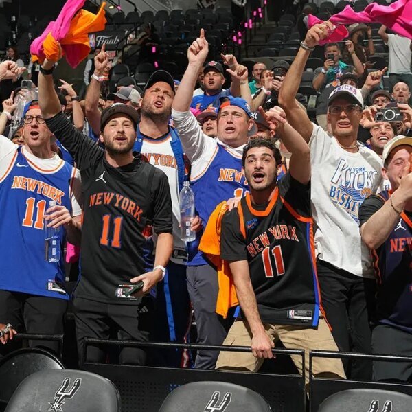 NYPD deploys 10,000 officers for Knicks ticker-tape parade in Manhattan