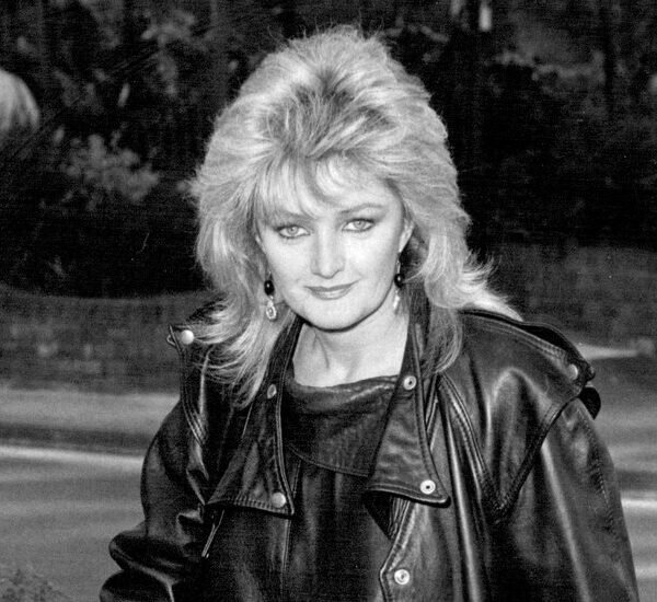 Bonnie Tyler, Who Sang ‘Total Eclipse of the Heart,’ Dies at 75