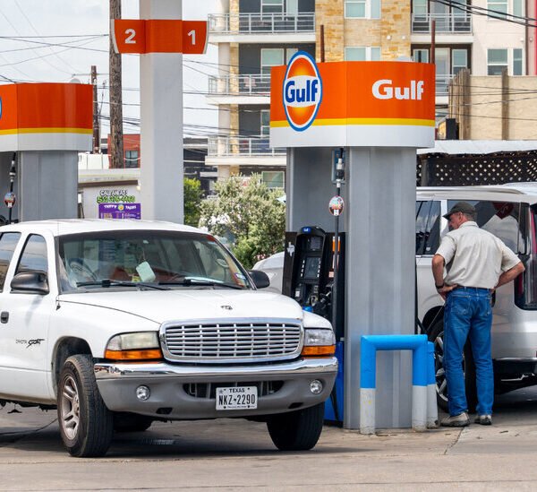 Gas Stations Gain When Prices Start to Drop