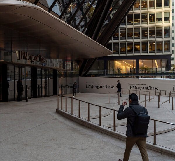 Big Banks Smash Earnings Records, however ‘Tectonic’ Risks Loom