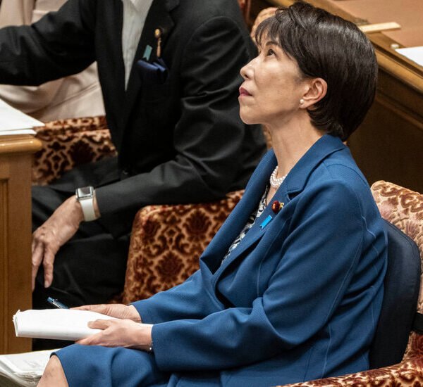 Japan Is Startled by Prime Minister’s Grueling Sleep Schedule