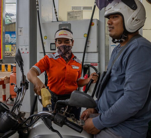 Brent Crude Oil Prices Top $100 as Conflict With Iran Drags On