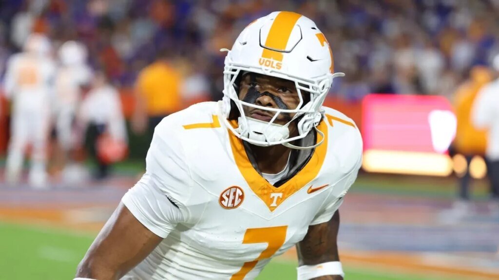 Vols LB Arion Carter suspended 2 video games for accepting aircraft ticket