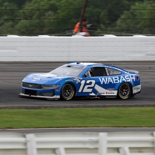 Ryan Blaney wins Atlanta pole, leads Team Penske front-row sweep
