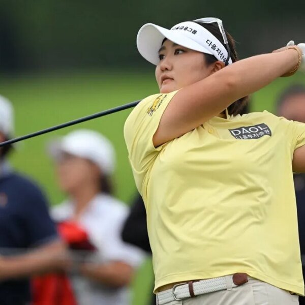 Haeran Ryu playing cards historic 60 at Evian Championship