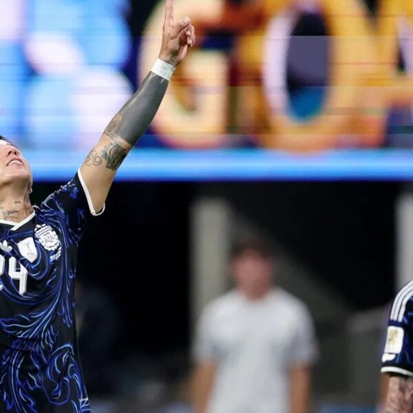 Argentina rally to oust England, return to World Cup closing