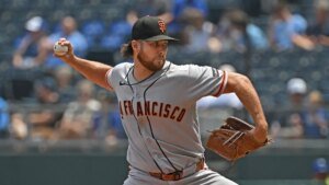 Right-handers for Giants, Brewers out to cap profitable July with win