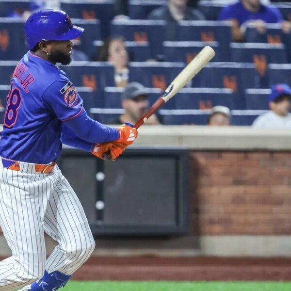Luis Robert Jr.’s clutch hit carries Mets to win over Marlins
