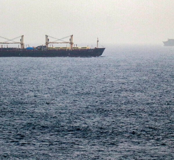 Shipping Risks Spread Across Crucial Middle East Oil Routes