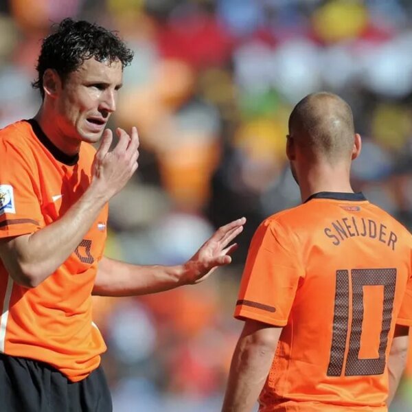 Belgium rent coach Mark van Bommel to interchange Rudi Garcia