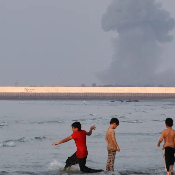U.S. and Iran each say they management the Strait of Hormuz amid…