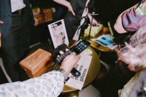 Dumb Co dared me to commerce my iPhone for a hacked flip cellphone