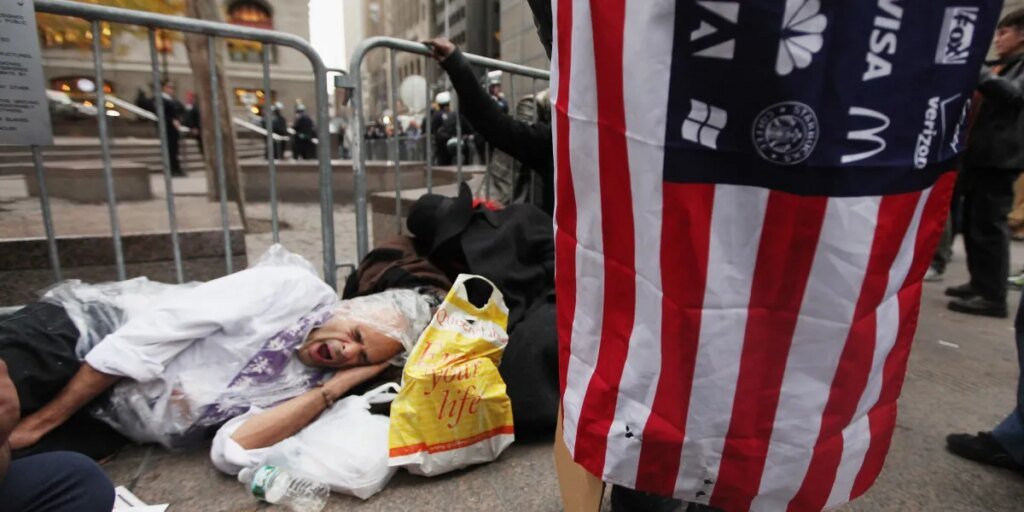 America pays staff simply 27% of what its wealth permits — the worst within the OECD