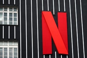 Netflix dabbles in shorter video content material with its new set of writer offers with Variety, others