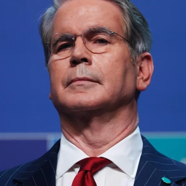 Treasury walks a tightrope on US debt by counting on short-term charges…