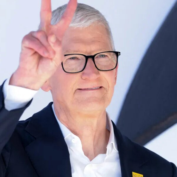 Tim Cook’s last Apple earnings name amid ‘hundred year flood’ in reminiscence chip…