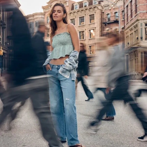 From Yamal to the mall: How American Eagle goes again to highschool