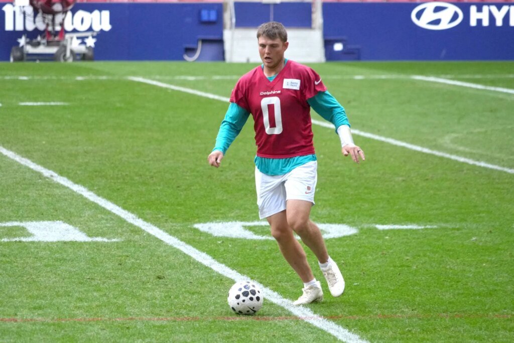 “Worst picture in Louisiana history,” “Never seen QB will less aura”: NFL followers mock Zach Wilson’s first look in Saints uniform for 2026 season
