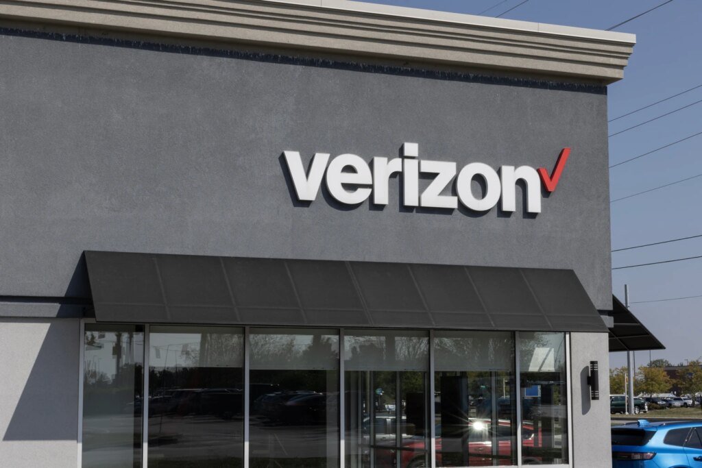 Verizon: Executing Amid Industry Uncertainty, Raising My Target